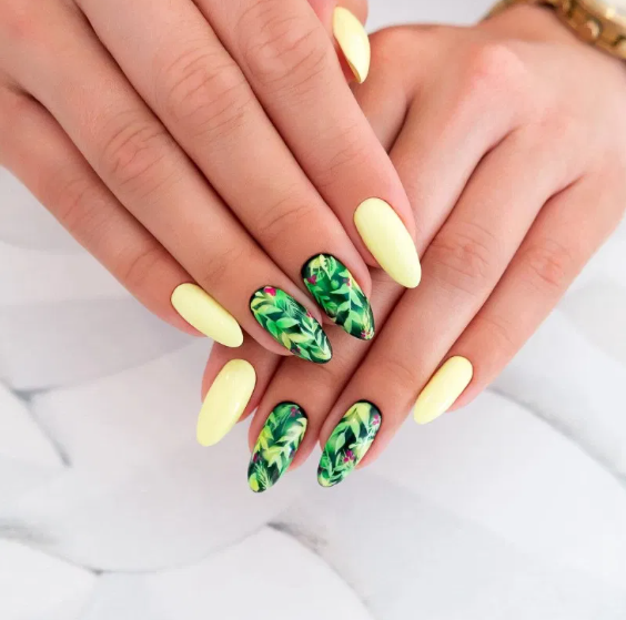 Jarní zdobení nehtů květy